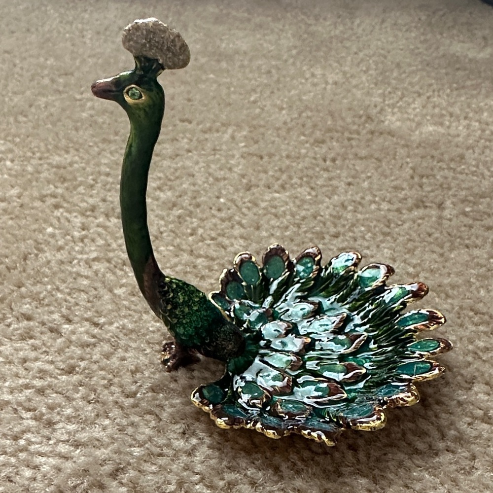 Elegant Green Peacock ring holder